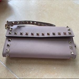 Valentino Clutch Wristlet in Poudre (Rose)
